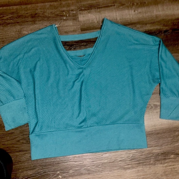 💜Beautiful V-neck top - Picture 5 of 6